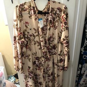 Rue21+ Floral Romper ( Never Worn w/ tags)